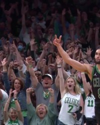 下半场18分挺身而出 绿军输球却被怀特点燃希望