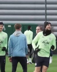 周中欧冠能否上场？尼科-冈萨雷斯参加了曼城今天的公开训练