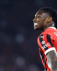 德媒：拜仁高层已与莱奥的经纪人会谈，但米兰将其列为非卖品